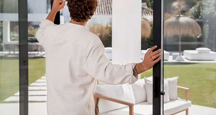 Sliding Screen Door Maintenance for Closing Issues in East Palo Alto, CA